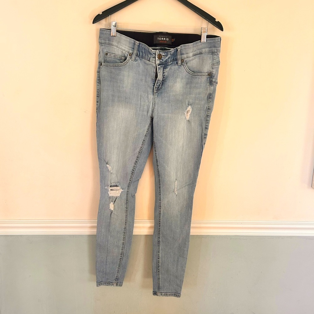 Torrid Bombshell Skinny Jean Premium Stretch Light Wash Distressed 12 Regular